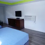 Crestwood Motel